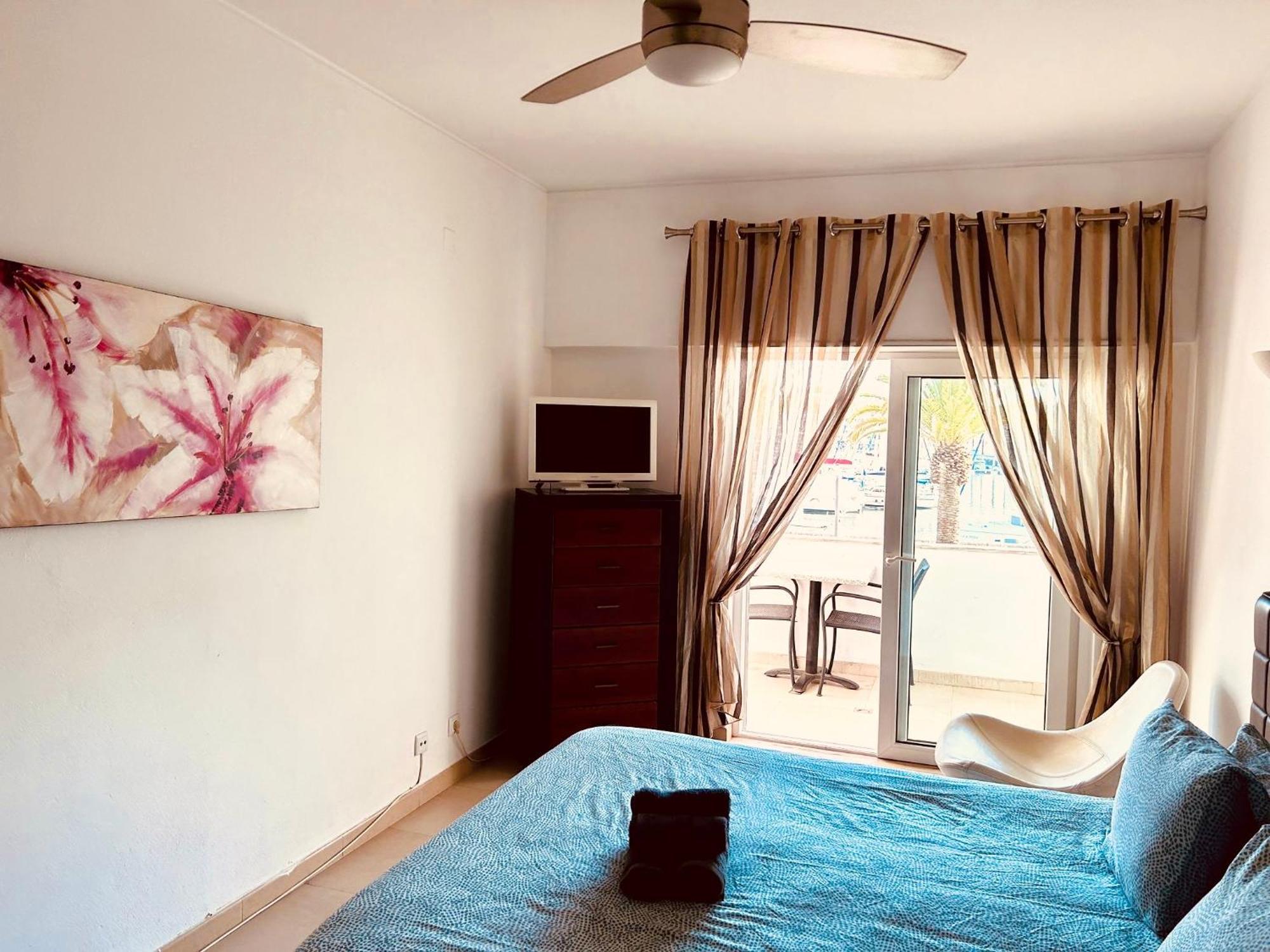 Lagos Marina View Apartment Near Beaches And Shops Exterior photo